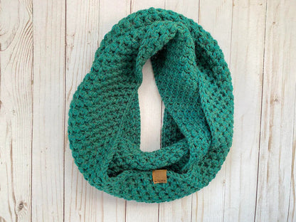✨ Cozy Infinity Scarf Crochet Pattern – Easy & Stylish 🧣
